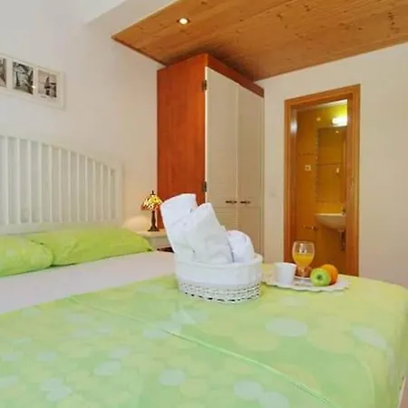 Blissful Bay - Classic Two Bedroom With Terrace