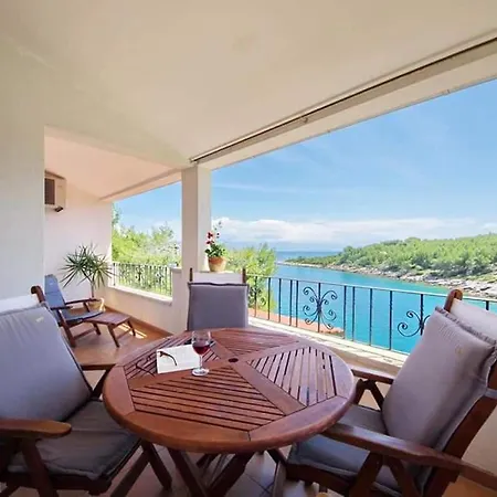 Blissful Bay - Classic Two Bedroom With Terrace Apartamento Vrboska
