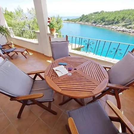 Blissful Bay - Classic Two Bedroom With Terrace