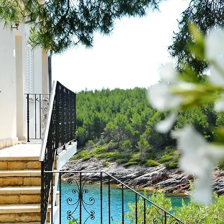 Blissful Bay - Classic Two Bedroom With Terrace Apartamento Vrboska
